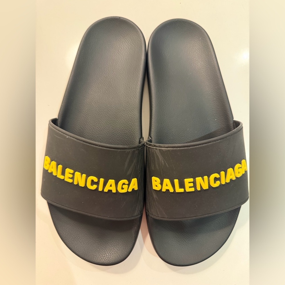 Men’s Balenciaga Black Slides with Yellow Logo (authentic) Size 7